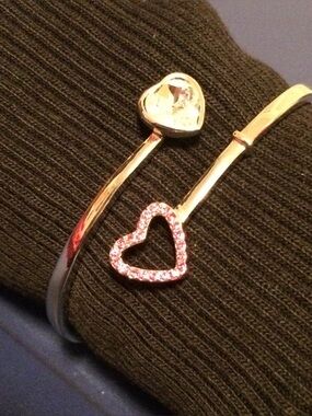 Things Remembered silver bracelet w pink and clear stone hearts w spring clasp